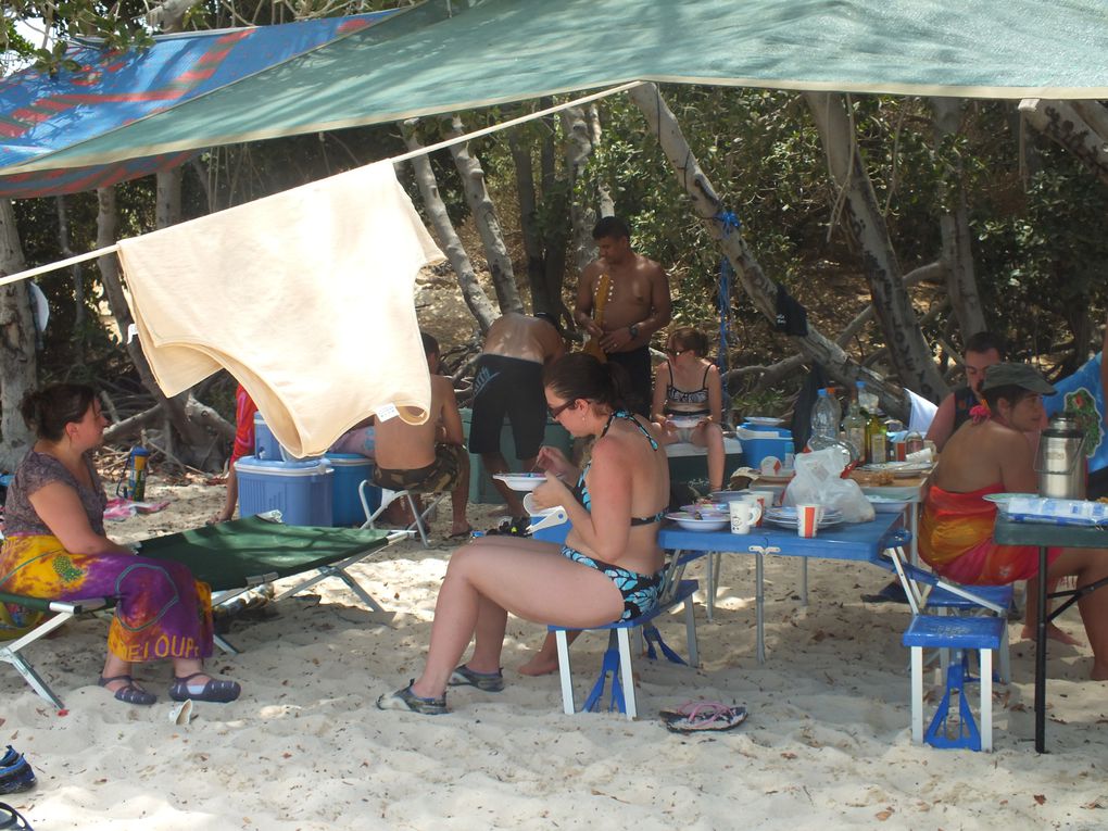 journée de repos sur l'île de Moucha!!! une eau turquoise de pure beautée!