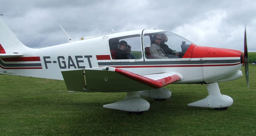 L’Aéroclub angérien a fêté son début de saison samedi 16 et dimanche 17 mai en ouvrant les portes de l’aérodrome à tous, avec des vols d’initiation en avion, des vols en paramoteur et des démonstrations de modèles réduits.