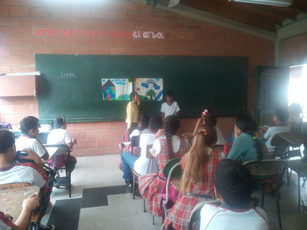 Aqui se evidencias la participación activa de los estudiantes.Los resultados fueron excelentes, hubo participación de padres de familia, del director del par que educativo, y los estudiantes mayores se apersonaron de su papel de padrinos. Además hubo mucha responsabilidad en la traida de las ramas y sus socialización. Todas estas actividades se han dado en diferentes espacios de la Institución y el parque educativo 