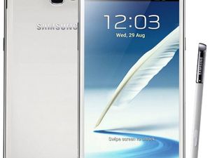 A gauche le SONY XPERIA MINI et à droite le SAMSUNG GALAXY NOTE 2