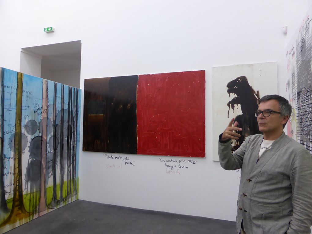 Les trois Rouge dans l'exposition 2716,43795 m² FABRICE HYBER, CRAC Languedoc-Roussillon, Sète © Le Curieux des arts Gilles Kraemer, présentation presse, 26 juin 2015 