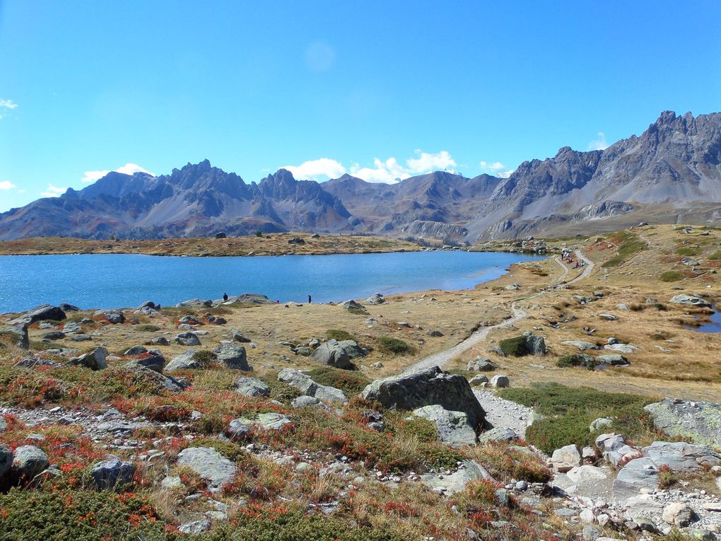 départ de Fontcouverte (1853m) et montée au Lac Laramon , puis au Pic des Lacs (2613m) puis montée aux Lacs des Gardioles (2700m) puis redescente sur le Lac Serpent !! une merveille !!