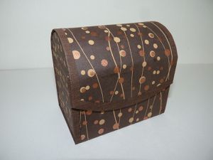 Boîtes de chocolats petit coffre et vitrée : une bonne paire de fiches.