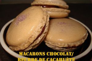 Macarons au Chocolat et Beurre de Cacahuète