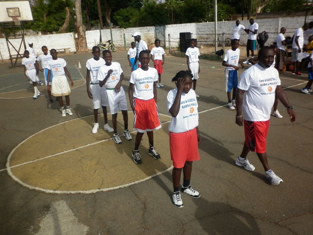 Les jeunes sont prêts pour l'entrainement... Un grand merci aussi à Boniface qui à participé aux activités