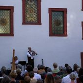Zum Genießen, das Konzert des Duos Califragilis aus Eibelstadt im Veitshöchheimer Synagogenhof - Veitshöchheim News