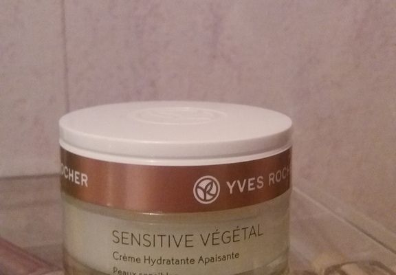 Crème hydratante Sensitive végétale de chez Yves Rocher 