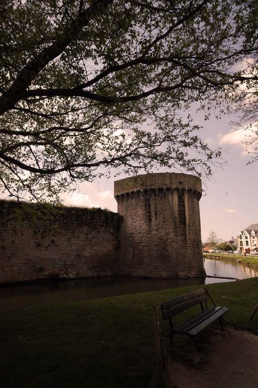 Les remparts de la ville de Guérande au printemps