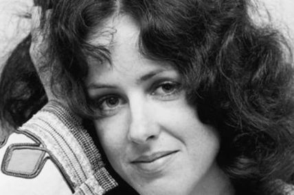 30 OCTOBER 1939 Grace Slick (of Jefferson Airplane) is born in Highland Park, Illinois.