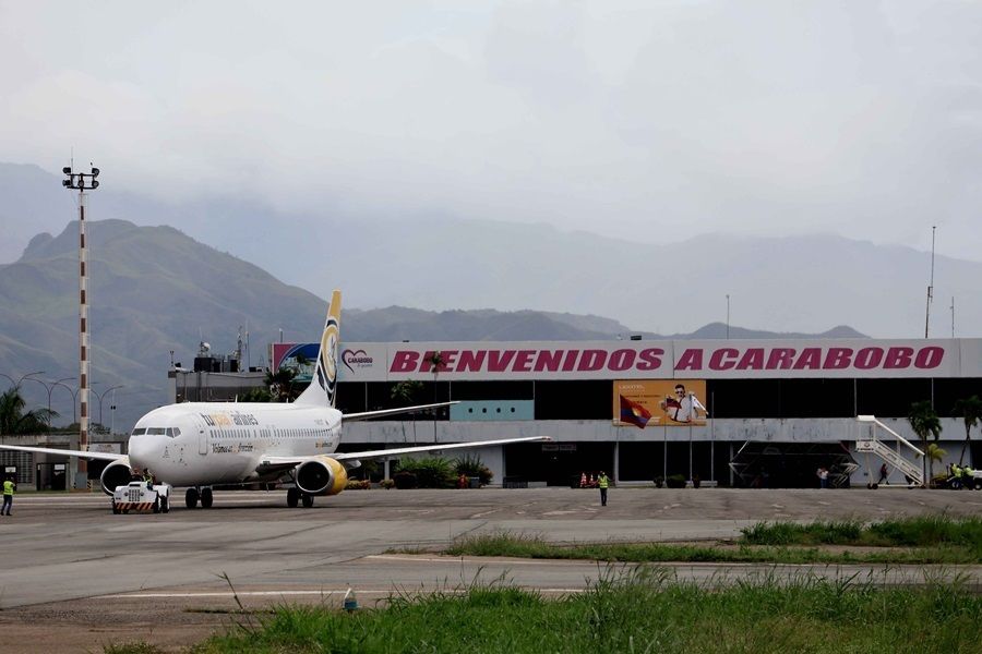 Lacava acompañó salida de atletas de Carabobo a XXI Juegos Deportivos Nacionales en el oriente de Venezuela