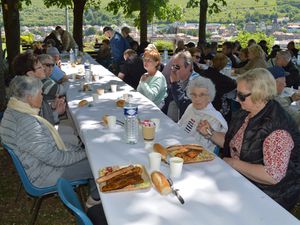 Barbecue pour les Seniors à la grotte d'Algrange avec le CCAS en 2023