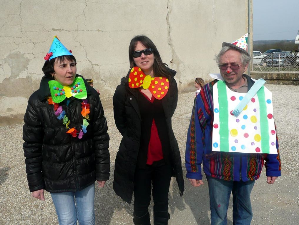 Beaucoup de couleurs au carnaval de la maternelle