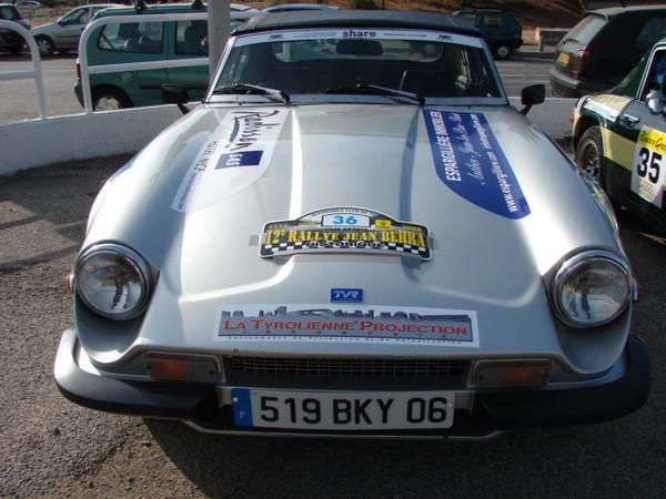 Cette fois, ce sont les deux TVR du team qui ont été engagées au célèbre rallye historique ! Le passage du col de la Bonette sous la neige restera un grand souvenir.