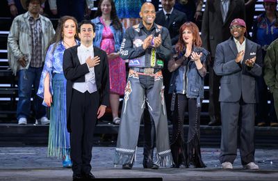  Director de orquesta venezolano Diego Matheuz ovacionado en su debut en el Metropolitan Opera de Nueva York