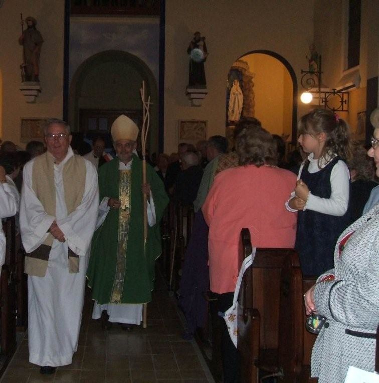 Rénovation de l'Eglise de Guillemont de 2004 à 2008.
Les travaux ont été en partie entrepris avec la participation des habitants du village.
6 décembre 2007 : L'Abbé Nicolas a aidé les enfants à créer les phrases qui ont été peintes dans l