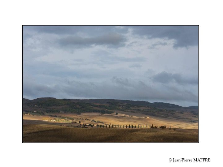 Les changements subtils de lumière apportent aux paysages de Toscane des nuances empreintes de poésie.