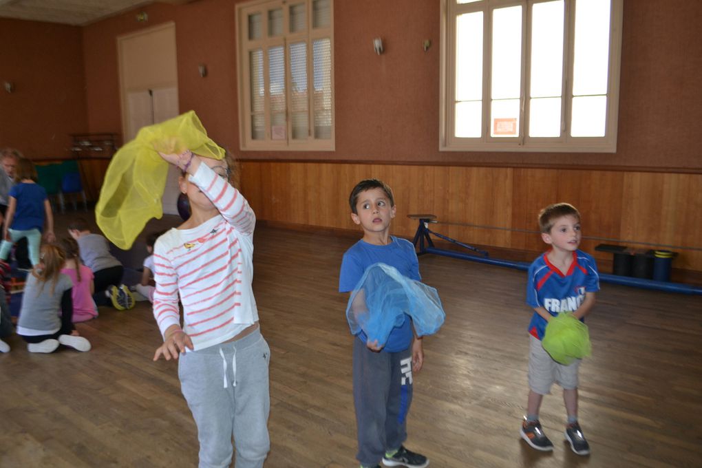 C'est le cirque à l'école de Cruzilles...