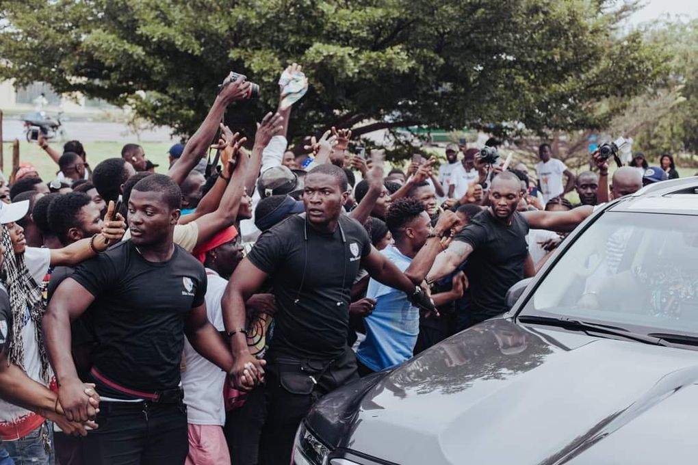  Fally Ipupa | • Le caravane de Fally Ipupa organisée ce vendredi à Brazzaville, en prélude de son spectacle historique ce samedi au stade Alphonse Massamba Débat.