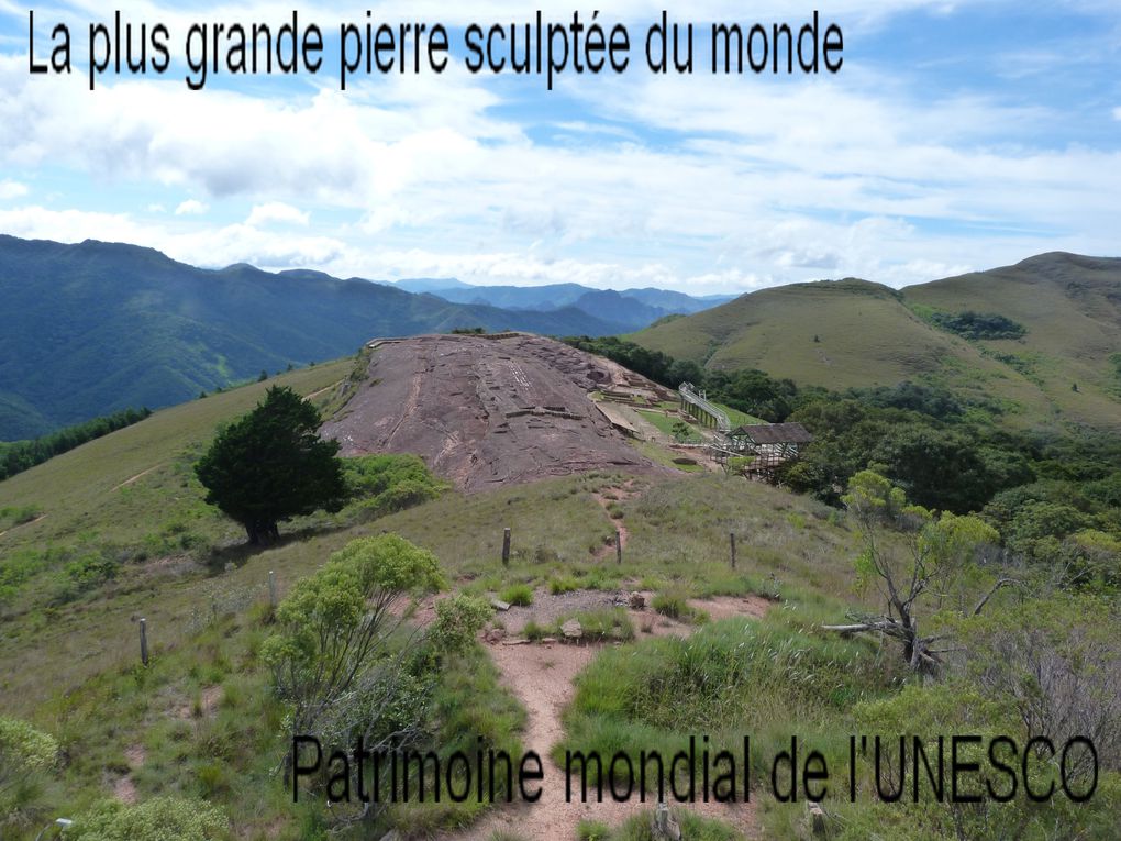 Parc des fougères géantes
El Fuerte, la plus grande pierre sculptée du monde
Cascades "las Cuevas"