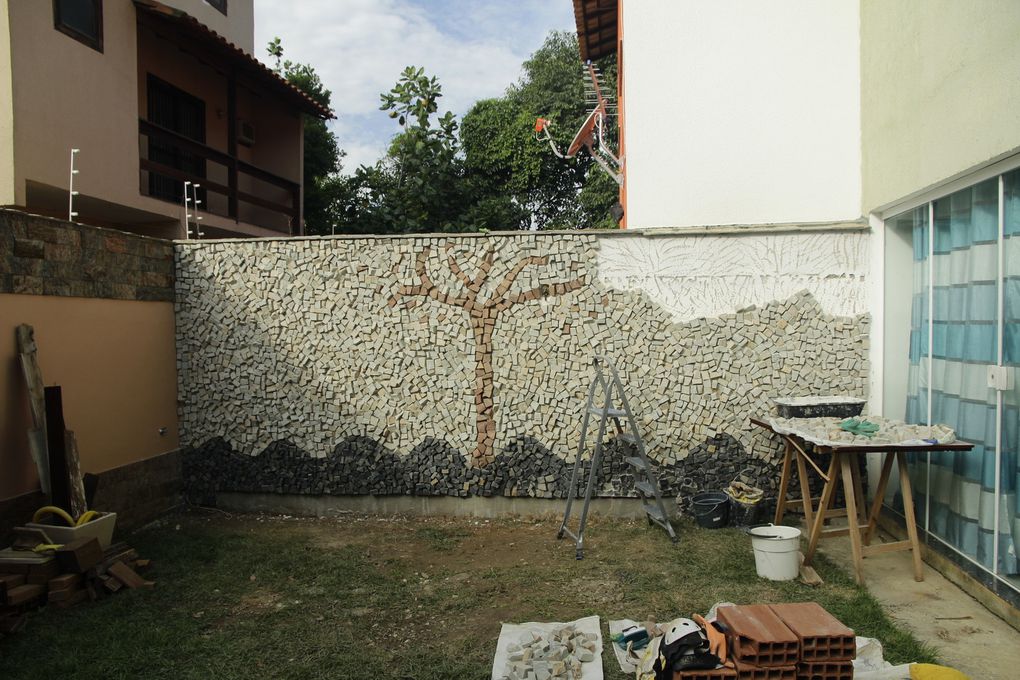Exécution d'un revêtement de mur en pierre Portuguèses...