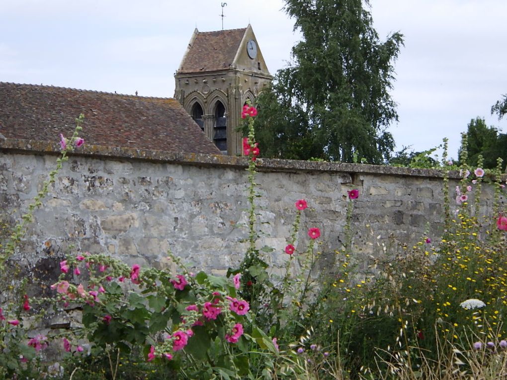 Traversée de Bellay en Vexin, très jolie commune agricole.