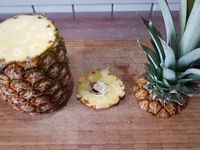 Nouvelle découpe d'ananas pour composition plateau de fruits