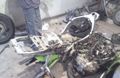 Réparation moto après une chute sur circuit (phase 1)