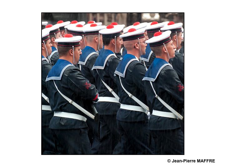 Un aperçu de l’Armée Française avec, entre autres, la Patrouille de France, la Marine, l’Armée de terre, la Légion Etrangère comme si vous y étiez. Paris, les 14 juillet 2010.