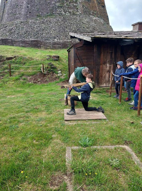 Classe de découvertes : JOUR 4 : en route pour le Château de Murol et lac Pavin