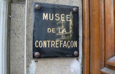 Musée de la contrefaçon, contrefaçons de matériel 'Shure' et de logiciel