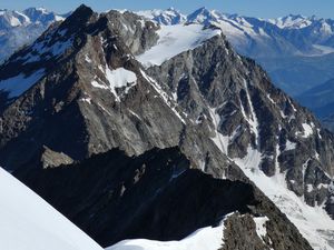 Alpinisme : Traversée du Weissmies 4023 m - arête Sud Est - face Nord Ouest