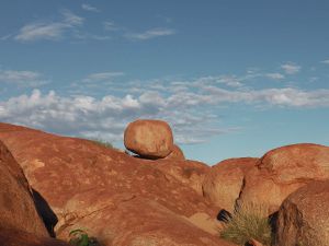 Les Devils Marbles et le camping de Wycliffe avec notre minivan et un invité surprise