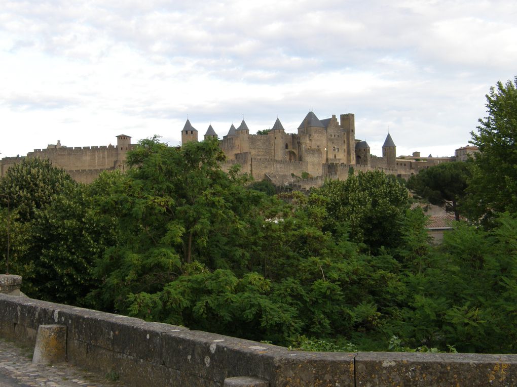 La Cité de Carcassonne est un ensemble architectural médiéval qui se trouve dans la ville française de Carcassonne dans le département de l'Aude