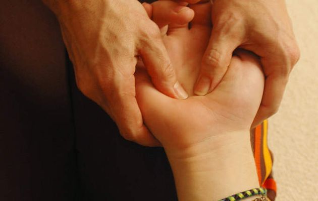 Initiation Shiatsu au quotidien: "le geste bienveillant"