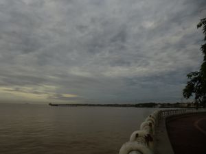 L'Amazone au petit matin a Macapá, ville de l'équateur