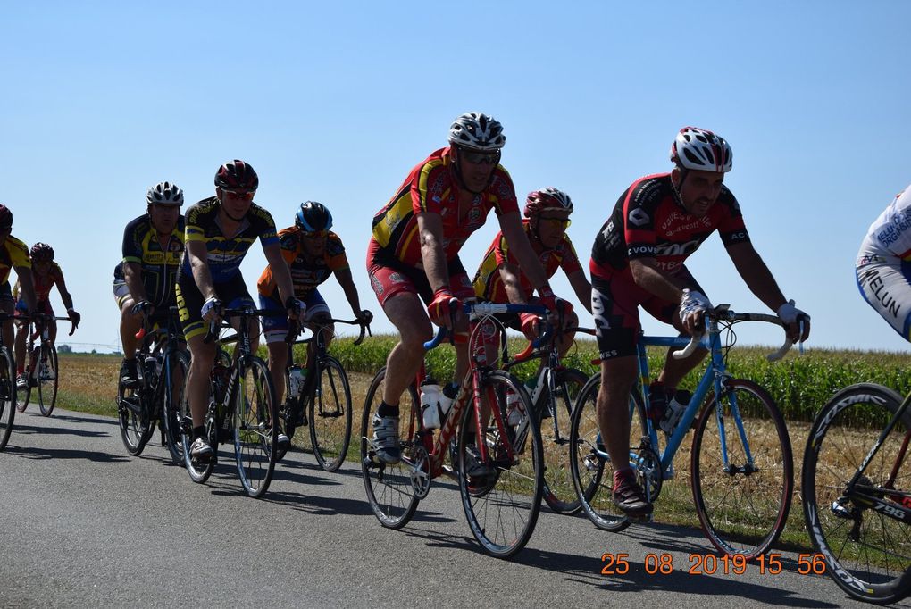 Album photos des 3 et 4 et les premiers résultats des courses UFOLEP de Loigny La Bataille (28)