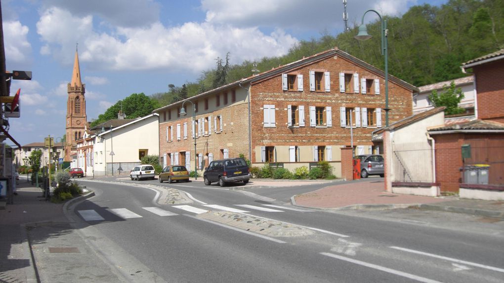 Quelques Photographies de mon village situé au bord de l'Ariège, à un jet de pierre de son confluent avec la Garonne...
Et à moins de 10 km de ma Ville Rose à laquelle il est relié "straight on" par le chemin des "Etroits"...