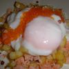 oeuf 63°,pommes de terre rissolées et saumon fumé,crème aigre-ciboulette et oeufs de truite