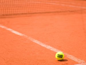 A l'occasion des 81èmes Internationaux de France de tennis, Les Galeries Lafayette Paris Haussmann se mettent à l'heure de Roland-Garros en installant un court de tennis où les visiteurs pourront s'entraîner du 20 mai au 4 juin 2011.