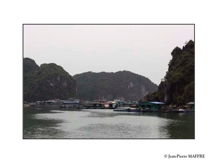 La baie Halong est l'un des trésors les plus prisés du Vietnam. Un paysage dont on ne se lasse jamais.