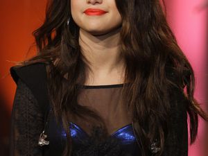 Performance de Selena Gomez On The &quot; Tonight Show &quot;