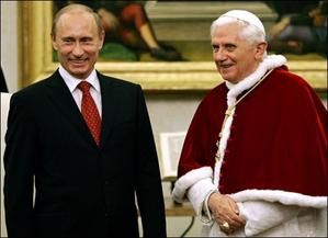 Vladimir Poutine et Benoît XVI évoquent les relations entre les Eglises