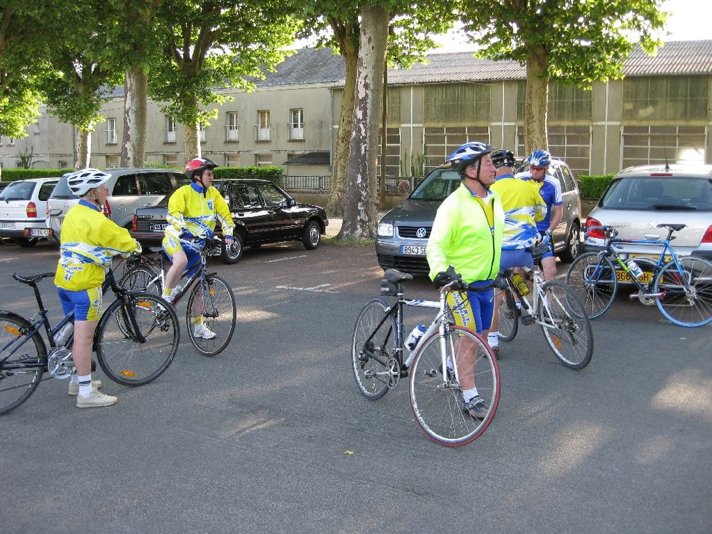 quelques photos des 14 cyclos qui participaient à ce challenge le 8 ami 2011