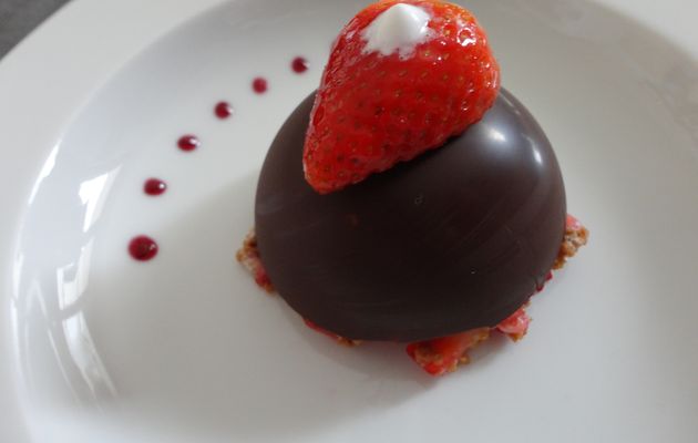 Sphère chocolat et fraises