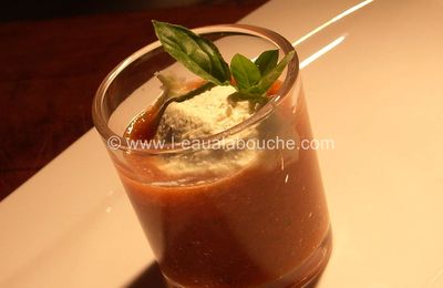 Gaspacho Et Quenelle De Mozzarella Au Basilic