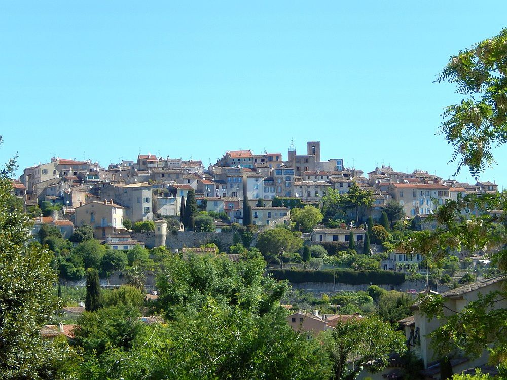 BIOT un village médiéval perché de la Côte d'Azur