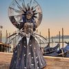 N° 2192 ) La lauréate de l’édition 2023 du concours du plus beau masque du Carnaval de Venise est une Nordiste.