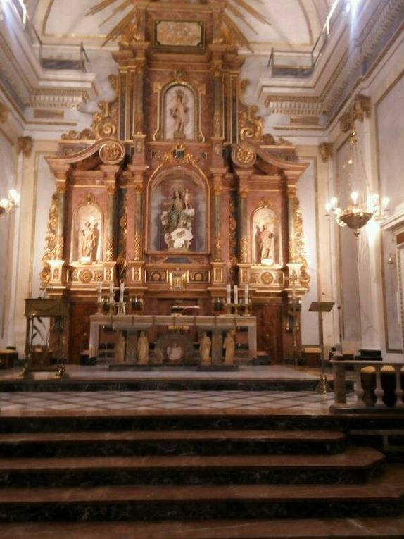Silla - l'église et le chemin. 
