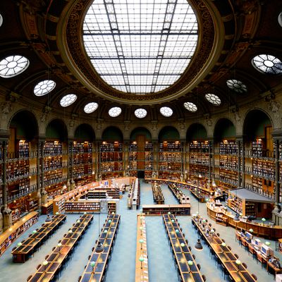 Des « livres empoisonnés » placés en quarantaine à la Bibliothèque nationale de France : Un danger insoupçonné dans les pages de l'histoire