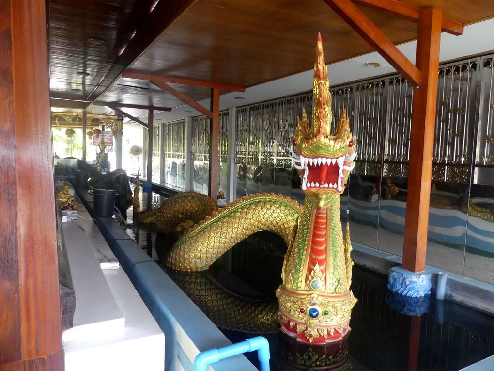 Le Wat Na Jomtien (et sa &quot;chapelle rouge&quot;)